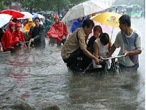 2004年7月15日美联社夸大西安水灾的新闻假照片