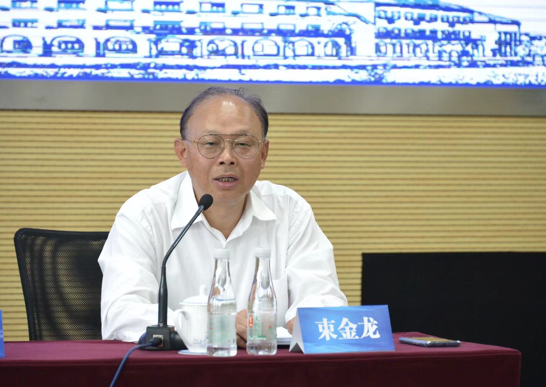 副校长陈恒出席会议并讲话,资深研究生教育管理专家束金龙教授受邀作